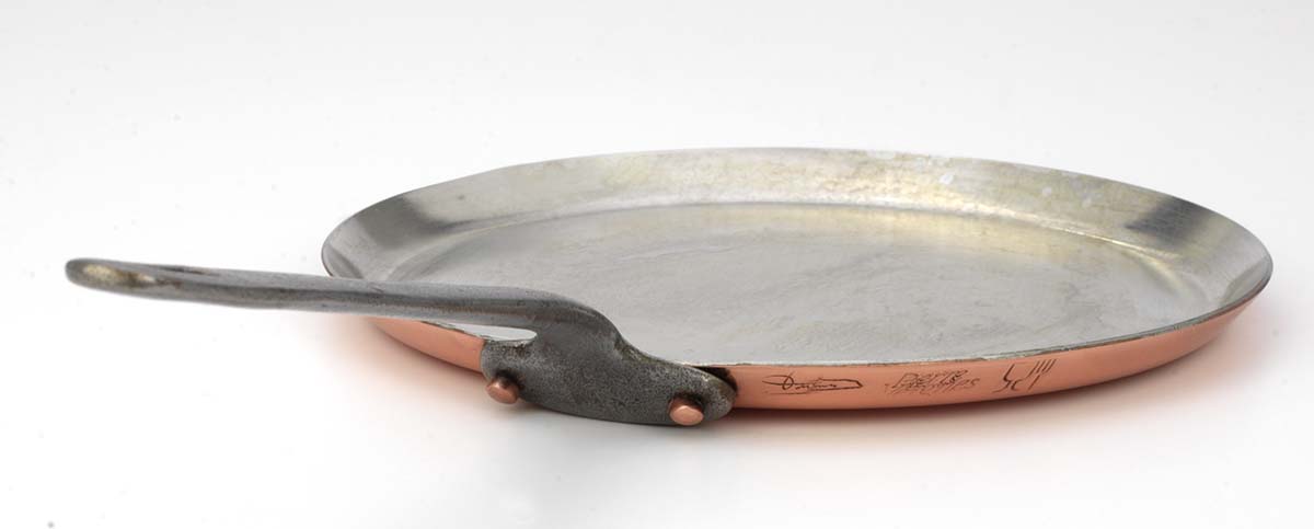 https://frenchcopperstudio.com/wp-content/uploads/2020/01/2.5mm-copper-Crepe-pans.jpg